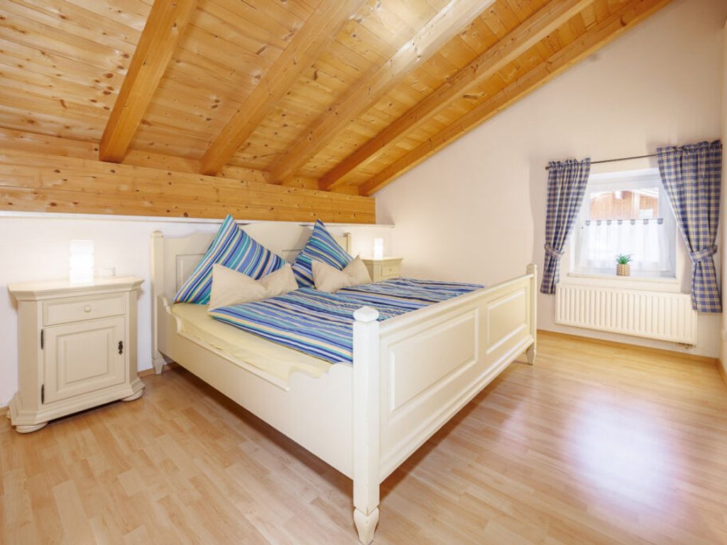 Schlafzimmer 1