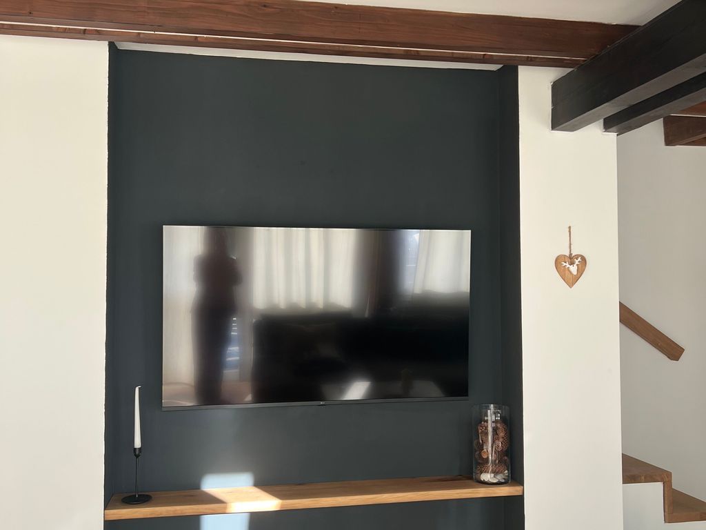 Fernsehwand