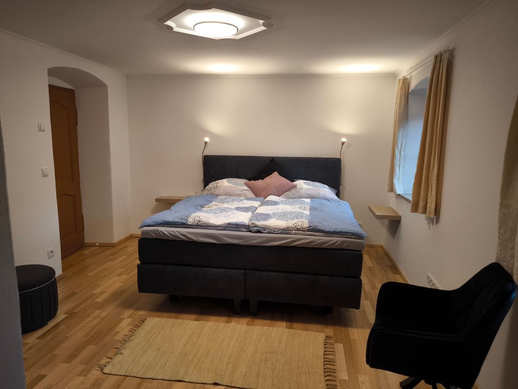 Schlafzimmer 1