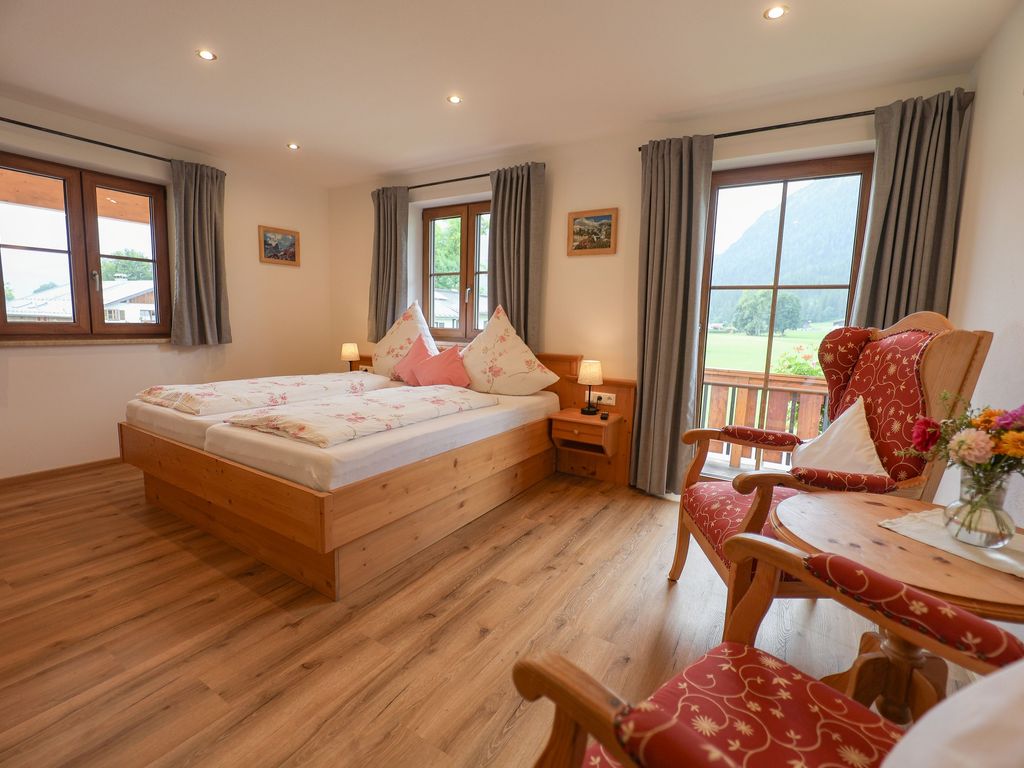 Schlafzimmer 1