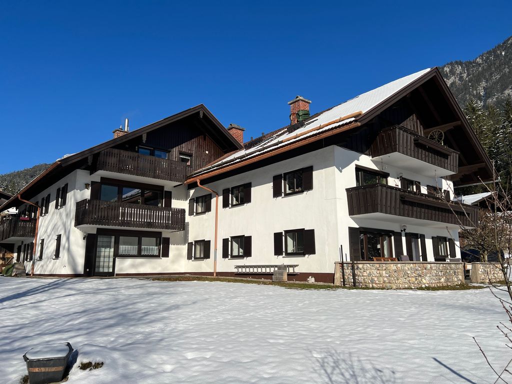 Blick auf Haus im Winter