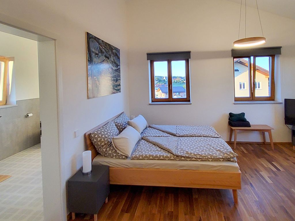 Wohn-Schlafzimmer Bett