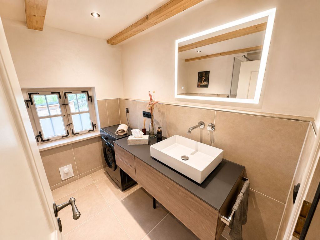 Badezimmer Waschbecken & Waschmaschine