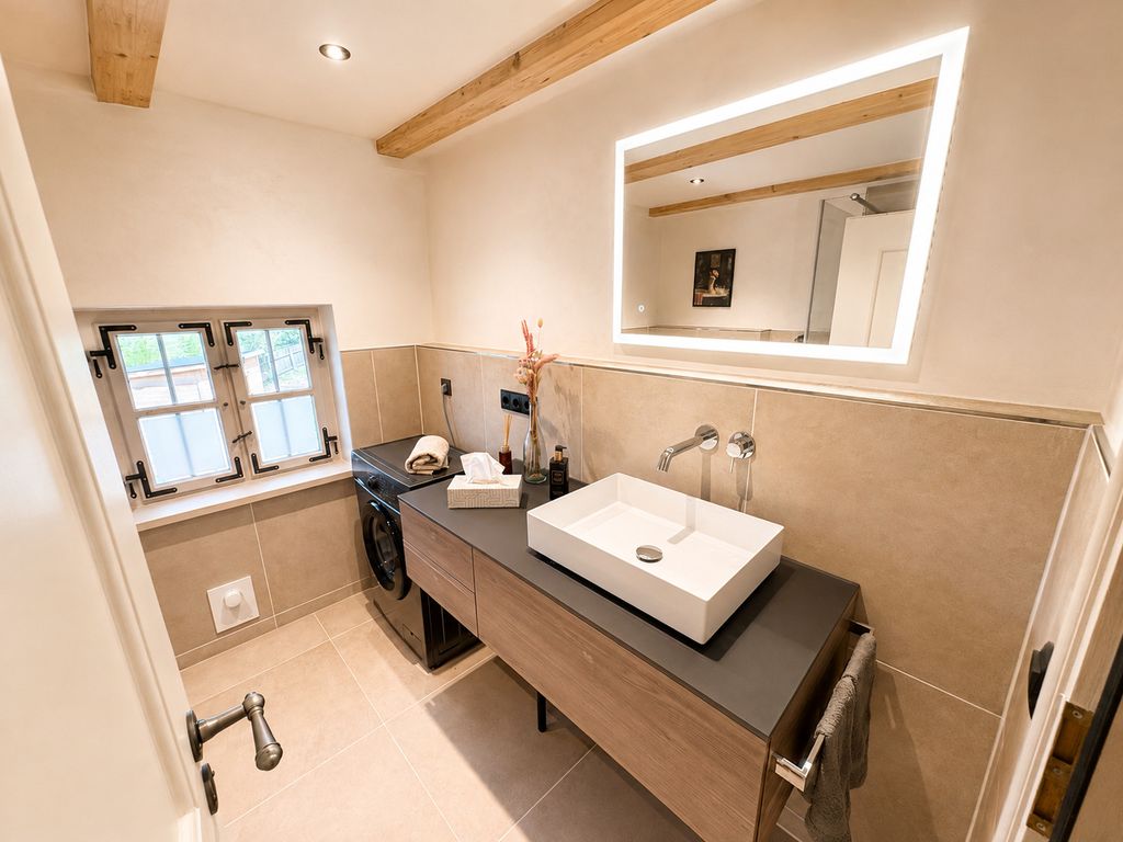 Badezimmer Waschbecken & Waschmaschine