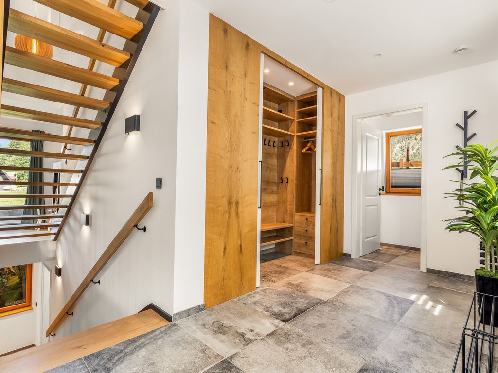Eine große Garderobe, so hätte man sie eigentlich gern auch zuhause!