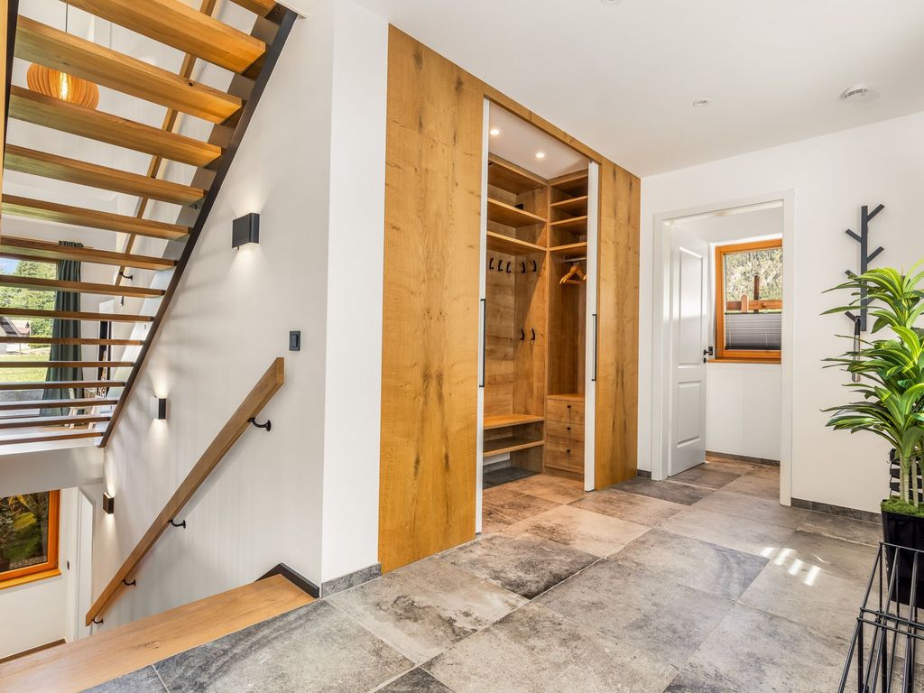 Eine große Garderobe, so hätte man sie eigentlich gern auch zuhause!