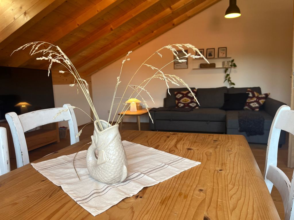 Wohnzimmer von Esstisch