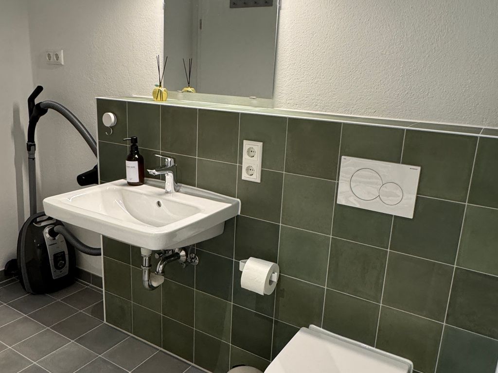 Badezimmer - Waschbecken und WC