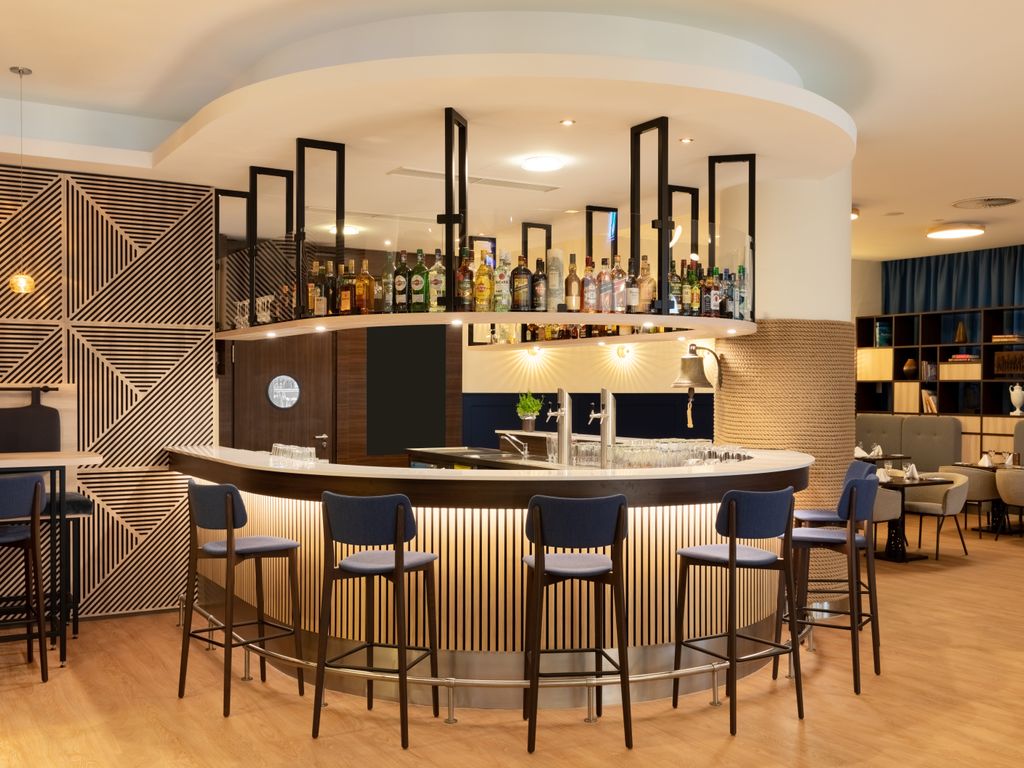 Lloyds Bar