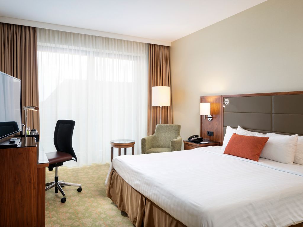 Courtyard by Marriott Bremen - Business Zimmer Kingsize-Bett