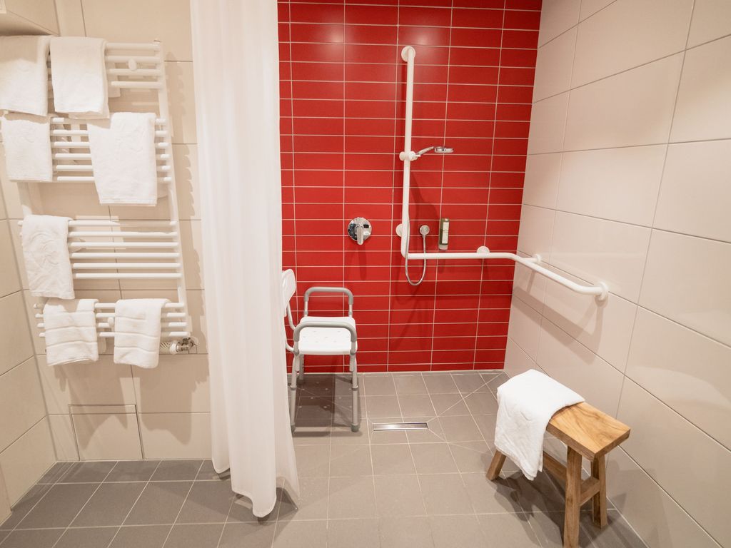 Doppelzimmer Barrierefrei_Bad