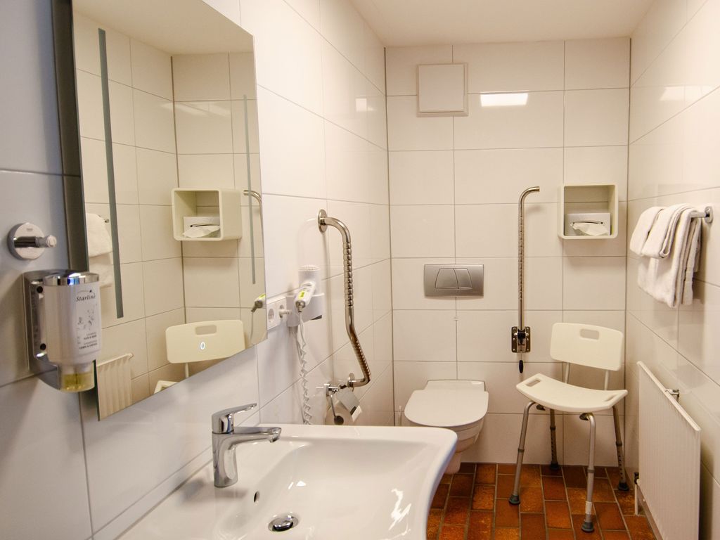 Kurgarten-Hotel Junior Suite Badezimmer-Beispiel