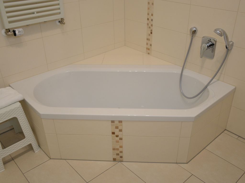 INSIDE, BATHROOM