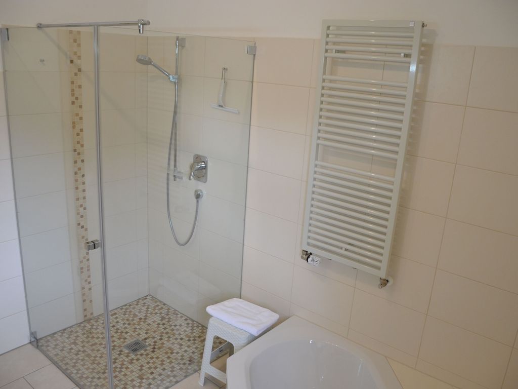 INSIDE, BATHROOM