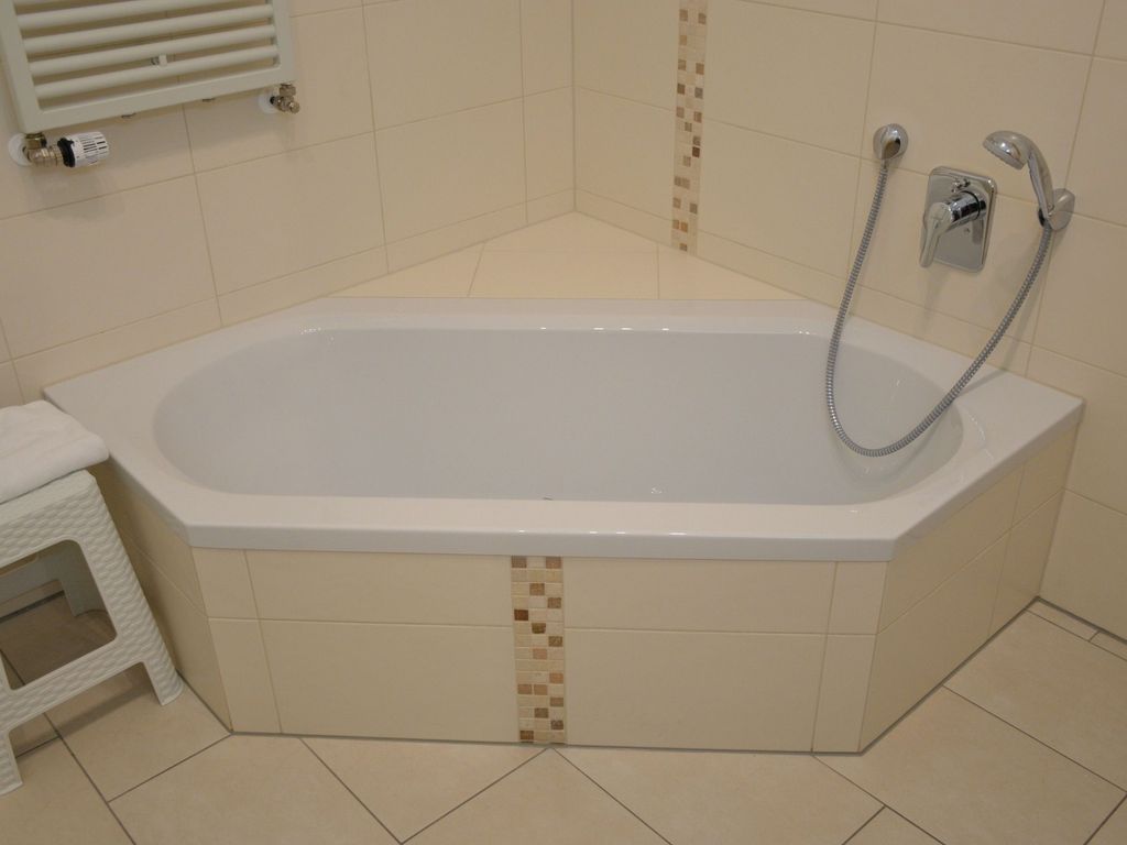 INSIDE, BATHROOM