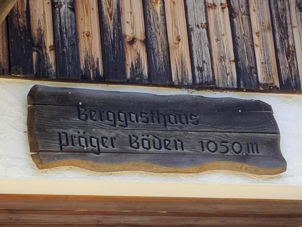1050 m