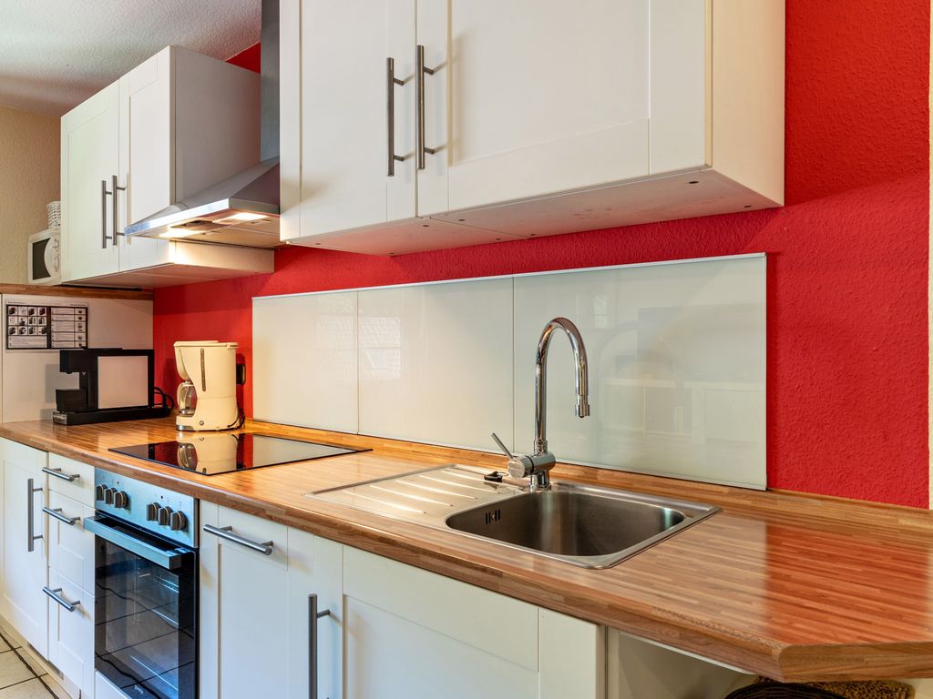 KITCHEN, INSIDE