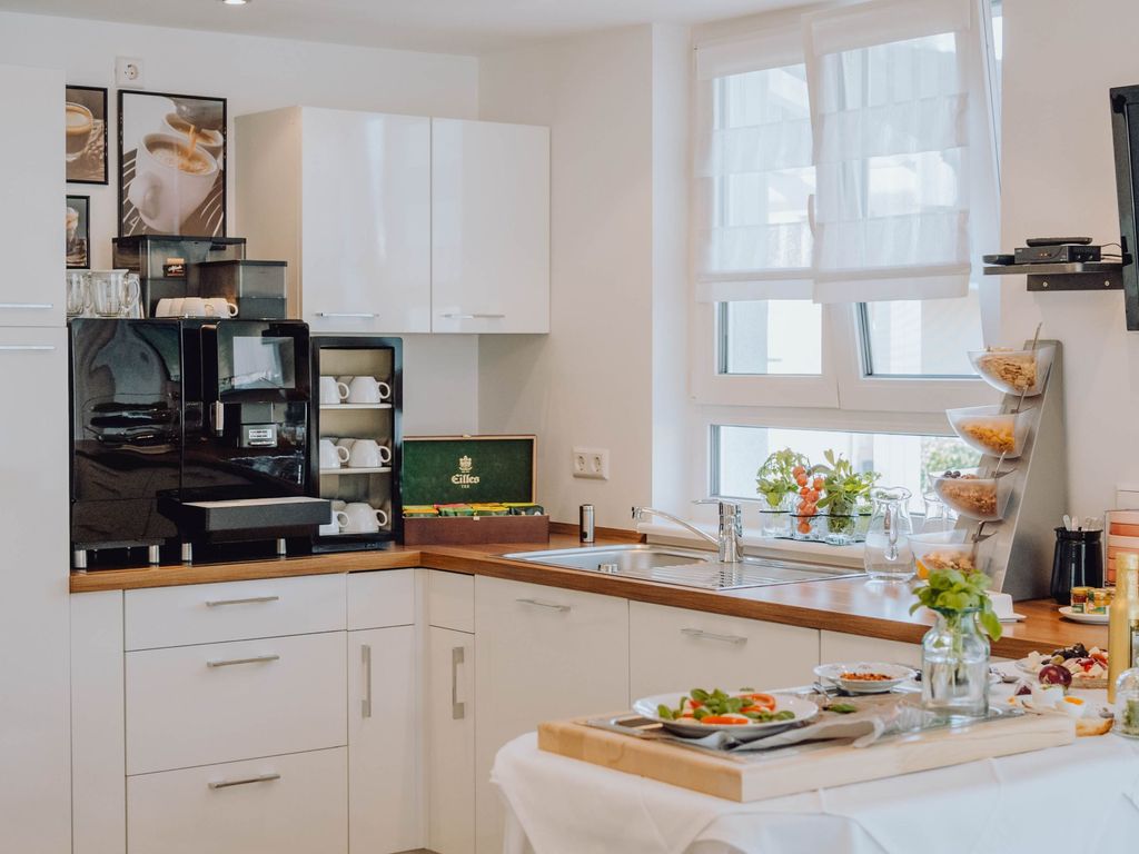 KITCHEN, INSIDE