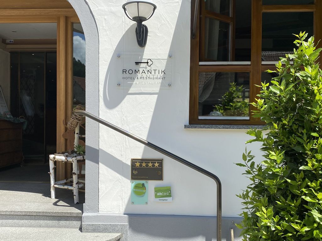 Romantik Hotel l Restaurant Hirsch