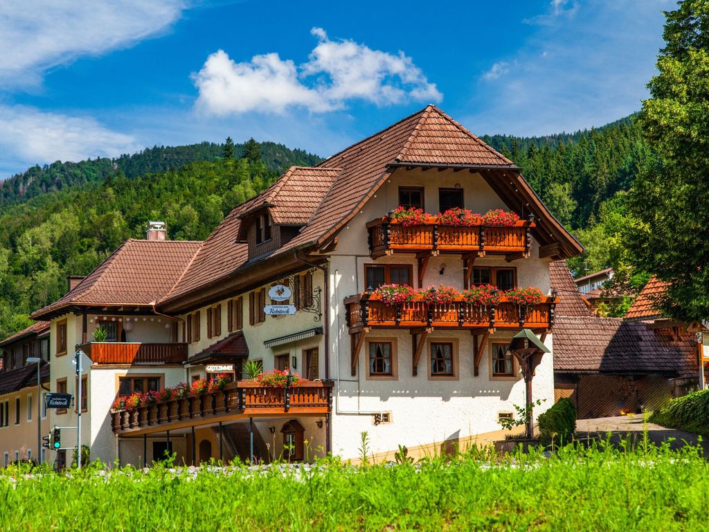 Gebäude, Rebstock, Außenaufnahme im Sommer