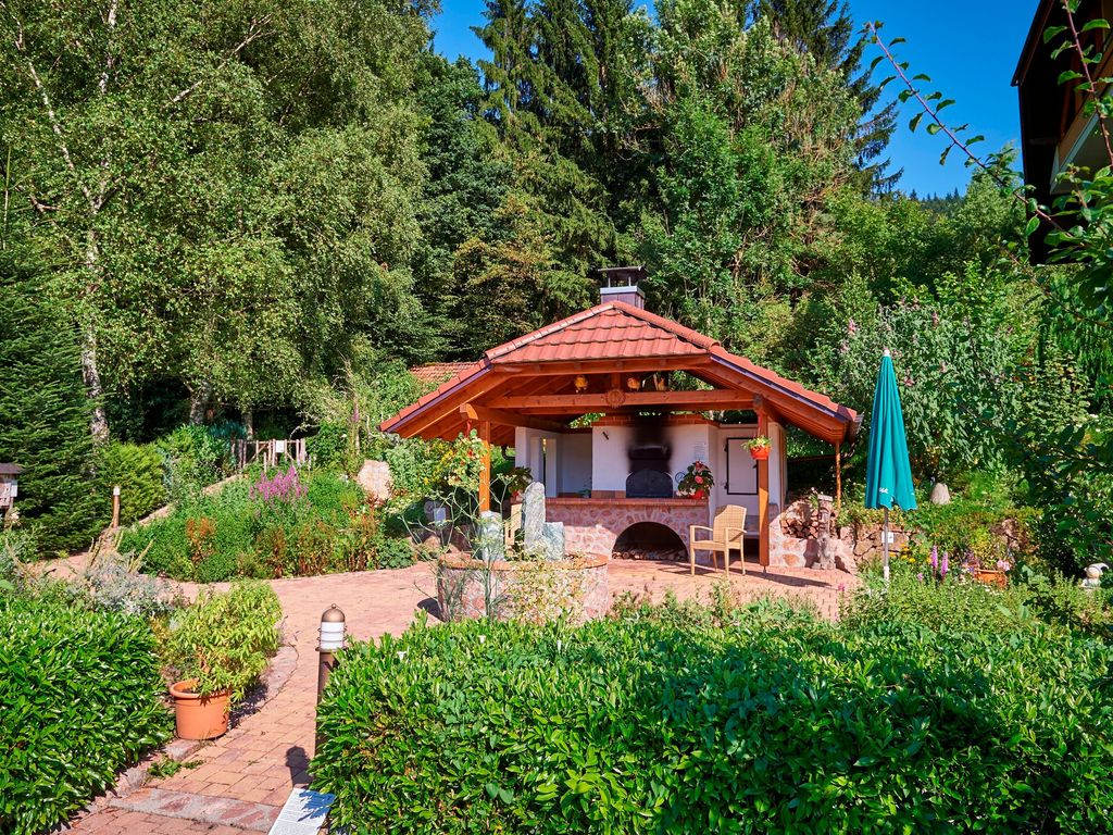 Brotbackhäusle im Kräutergarten San Damiano
