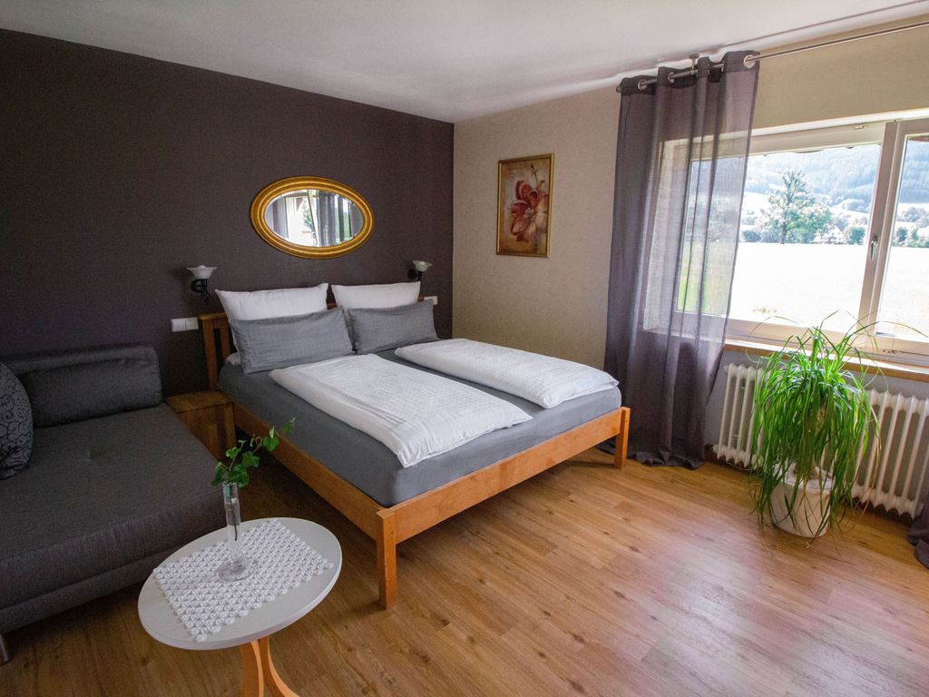 Schlafzimmer 1