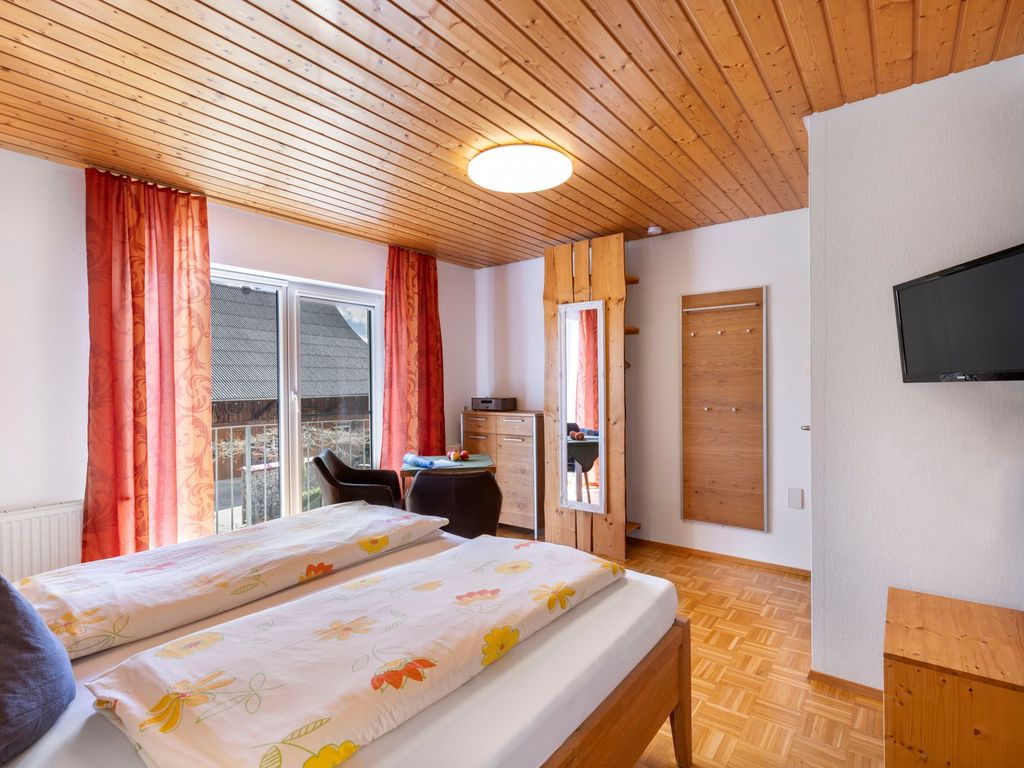 Schalfzimmer mit Fernseh