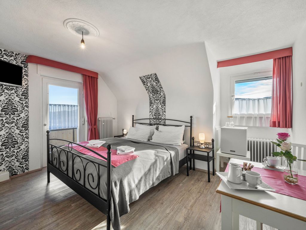 BEDROOM, INSIDE