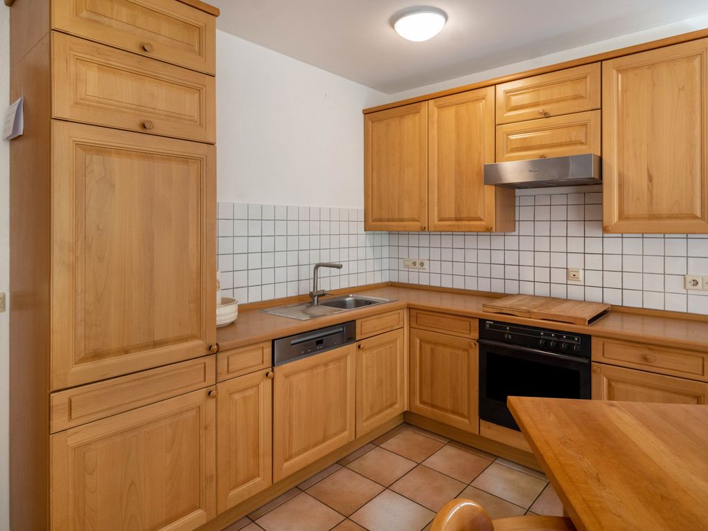 KITCHEN, INSIDE