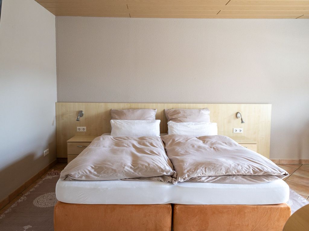 Studio 7 - Bett
