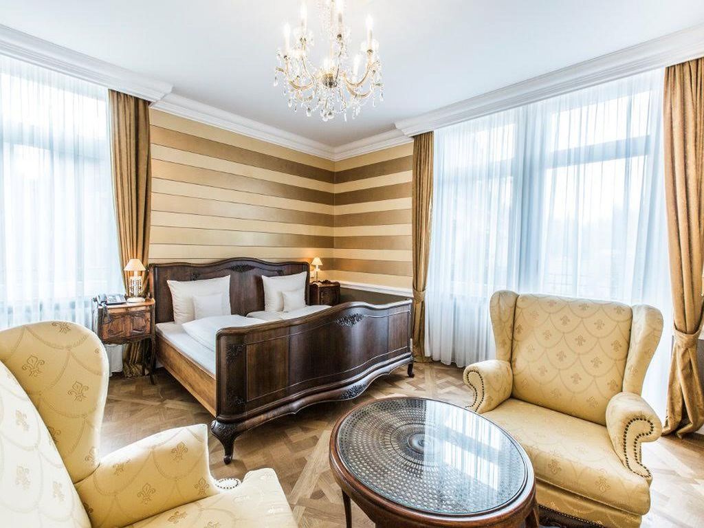Suite mit Badewanne und WC, teilweise Bidet