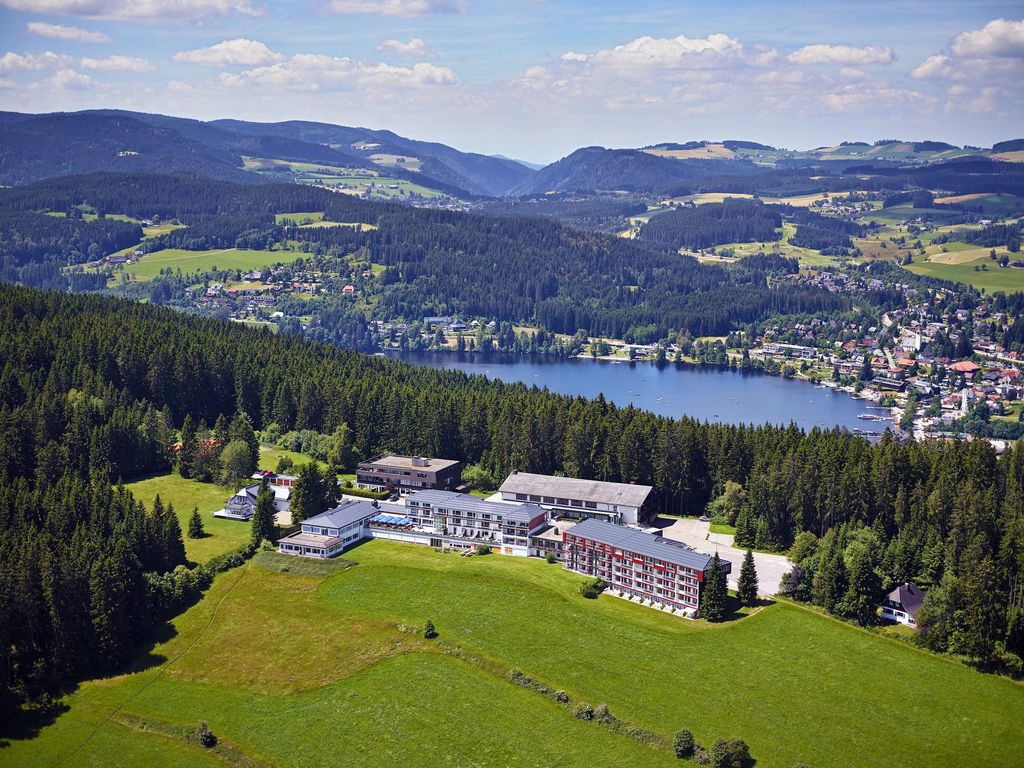 Luftaufnahme Hotel Saigerhöh mit Titisee