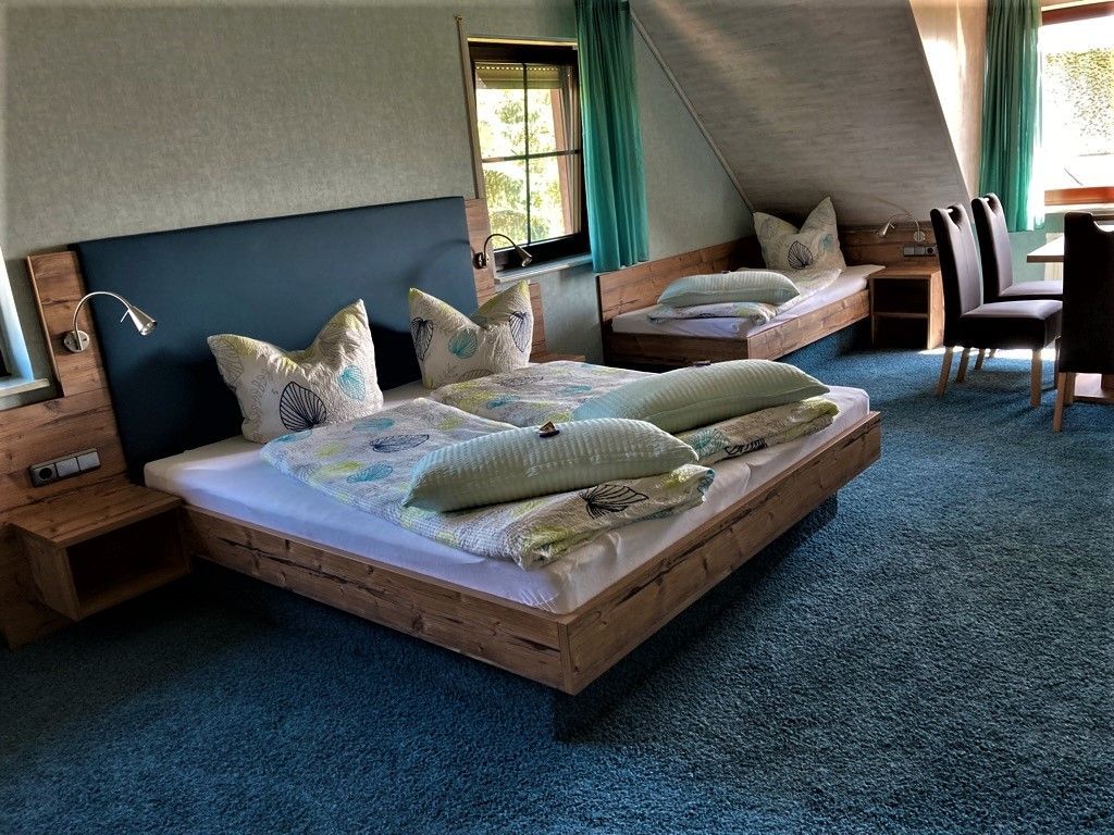 gr.. Zimmer / 2 Raum