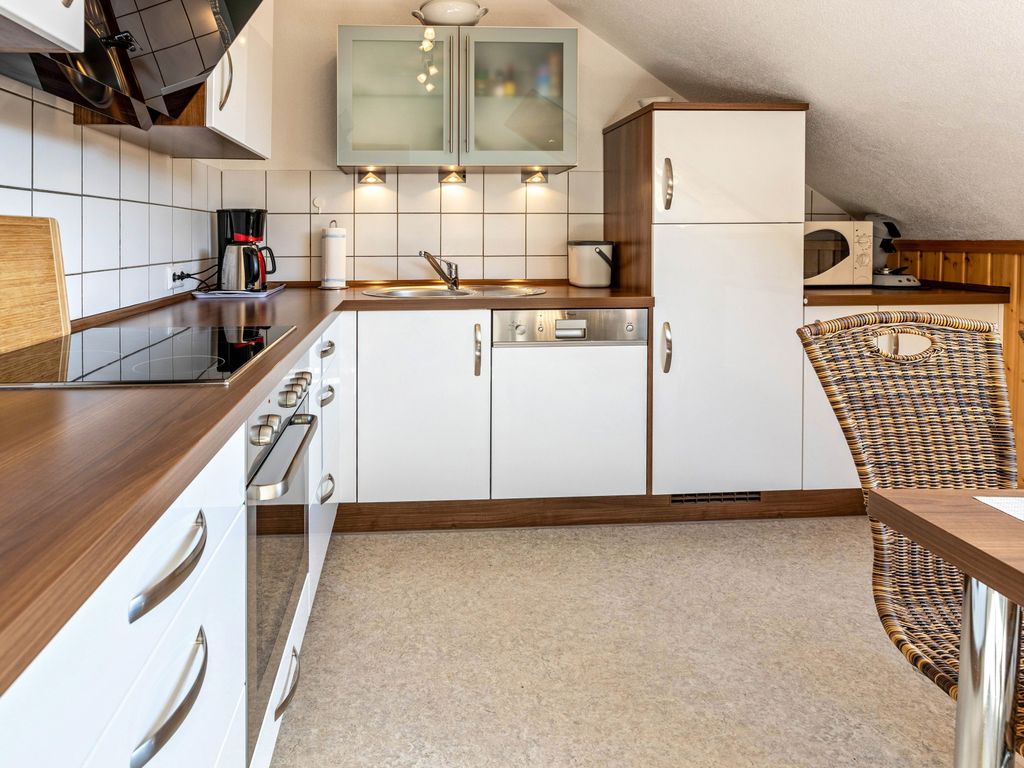 KITCHEN, INSIDE