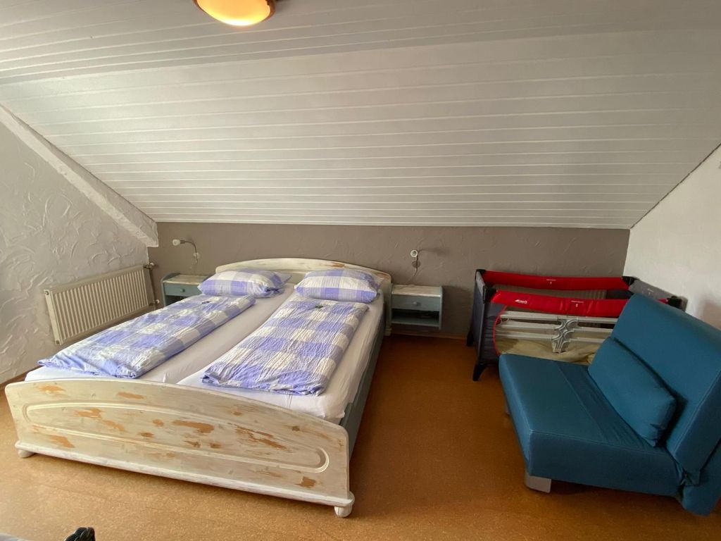 Schlafzimmer 1