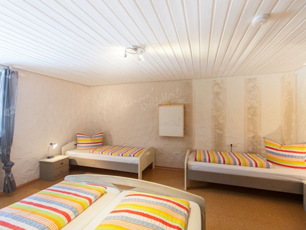 Erstes Schlafzimmer der Wohnung Blau