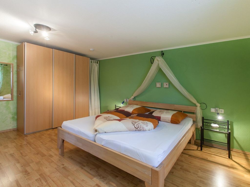 Erstes Schlafzimmer