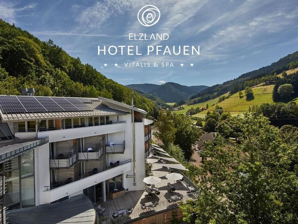 Gebäudeansicht mit Logo