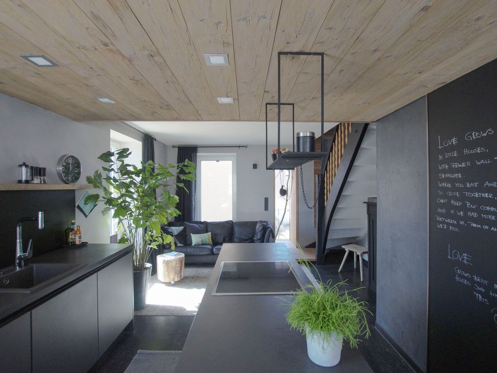 Photo, INSIDE, OUTSIDE