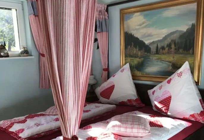 Standard Doppelzimmer Schwarzwald mit Eck-Badewanne und WC