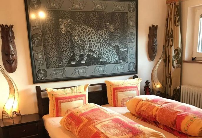 Standard Doppelzimmer Afrika mit Eck-Badewanne und WC