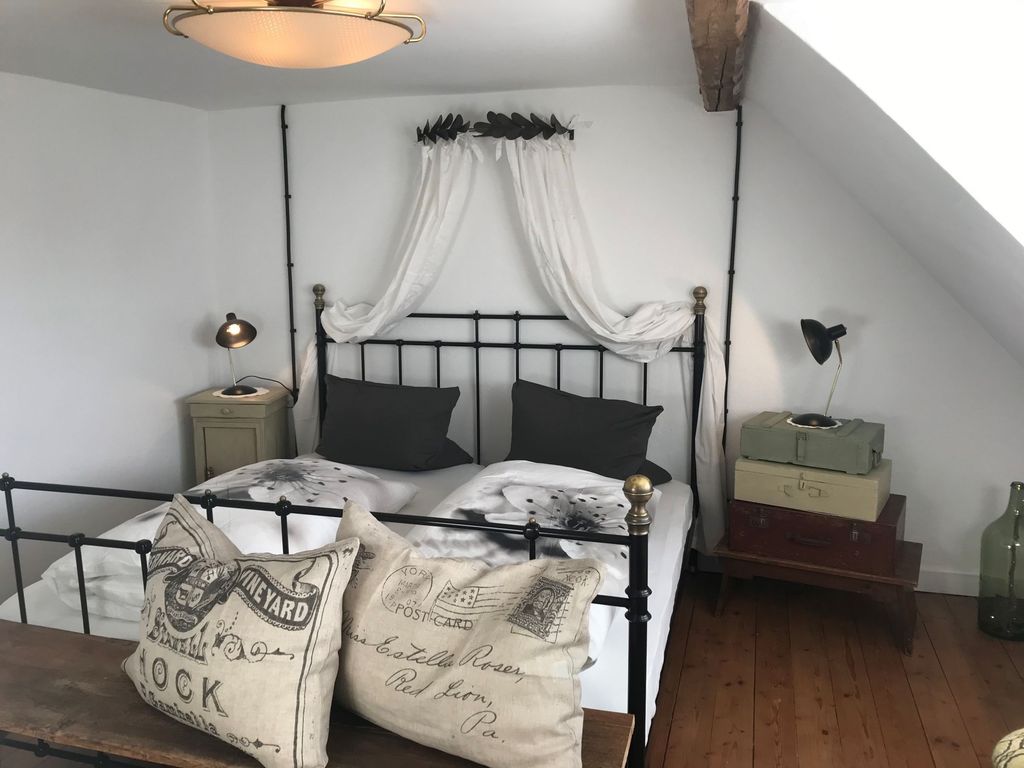 BEDROOM, INSIDE