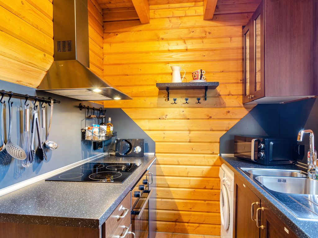 KITCHEN, INSIDE