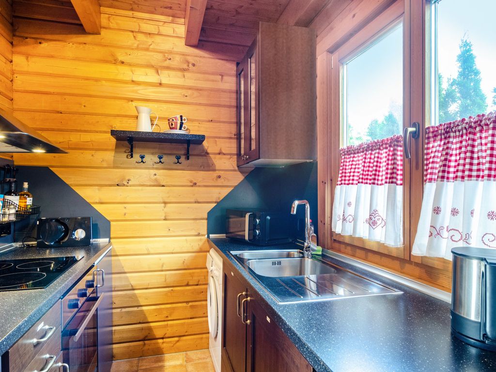 KITCHEN, INSIDE