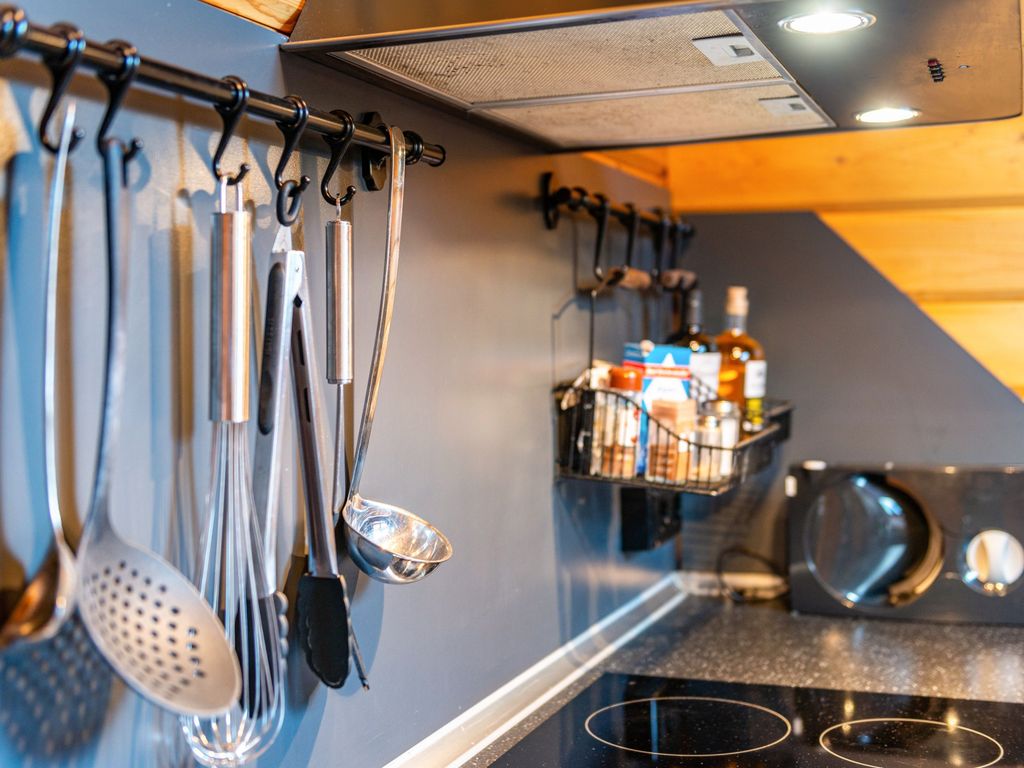 KITCHEN, INSIDE