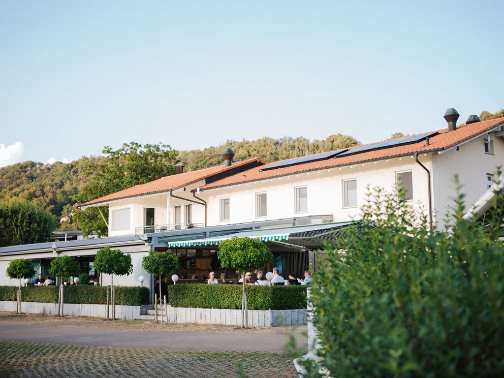 Rhein-Camping mit Gästezimmern