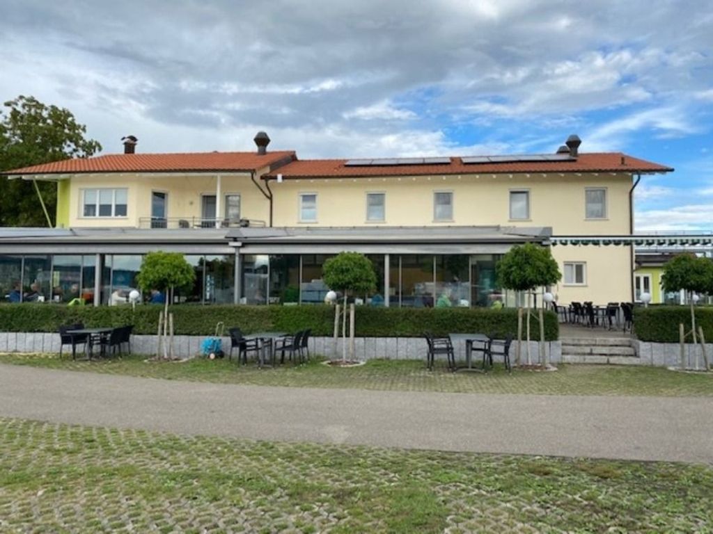 Rhein-Camping mit Gästezimmern