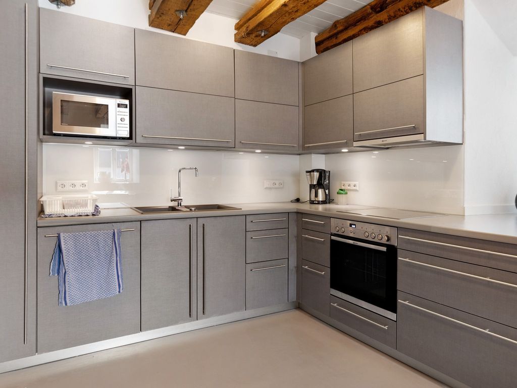 KITCHEN, INSIDE