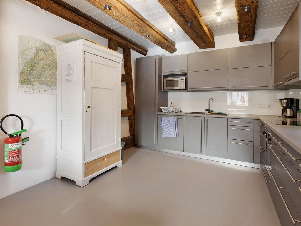 KITCHEN, INSIDE