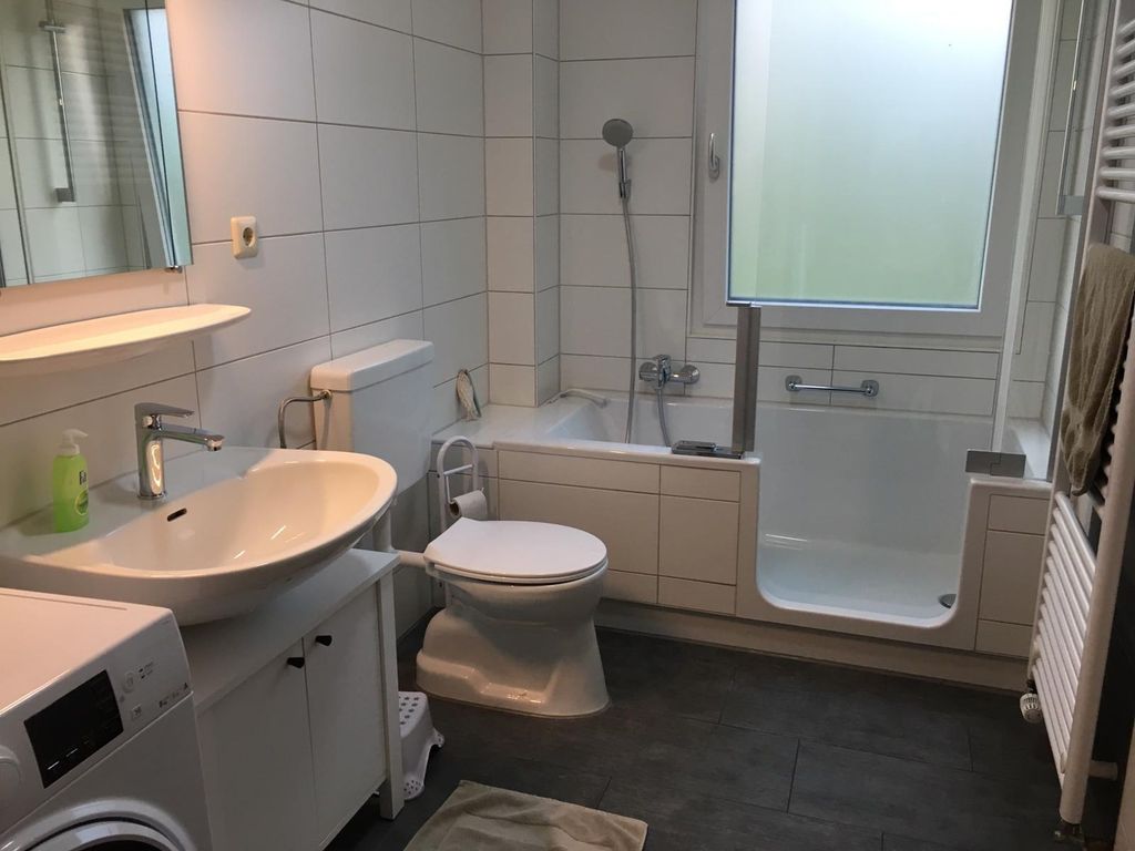 INSIDE, BATHROOM